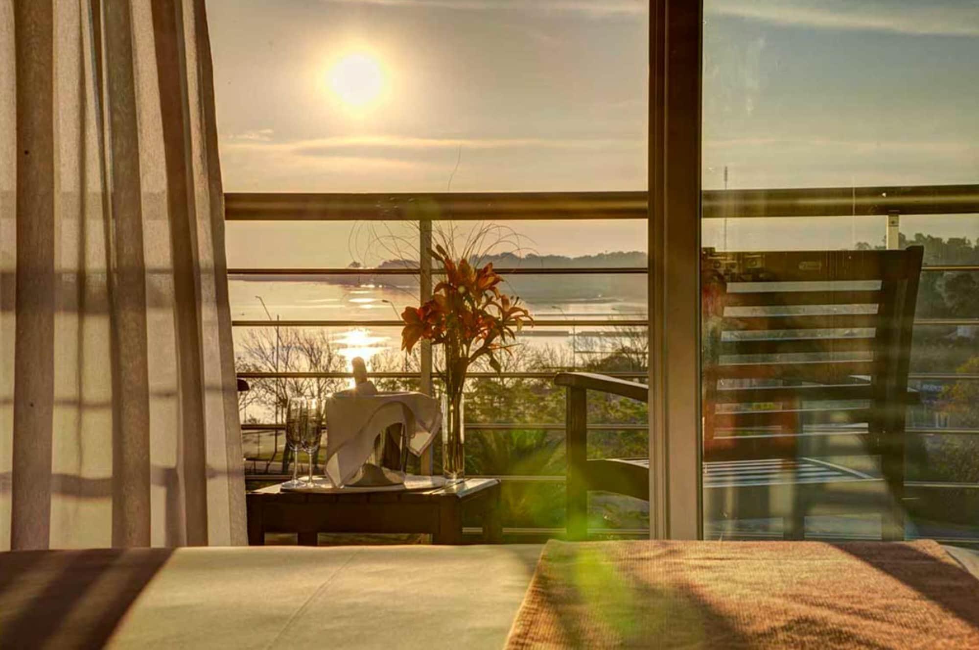 Costa Colonia - Riverside Boutique Hotel コロニア・デル・サクラメント エクステリア 写真